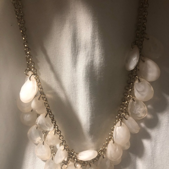 Gold colored chain with white and pink stones - Picture 3 of 4